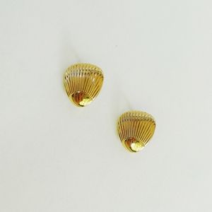 Vtg Gold Seashell Clip-On Earrings